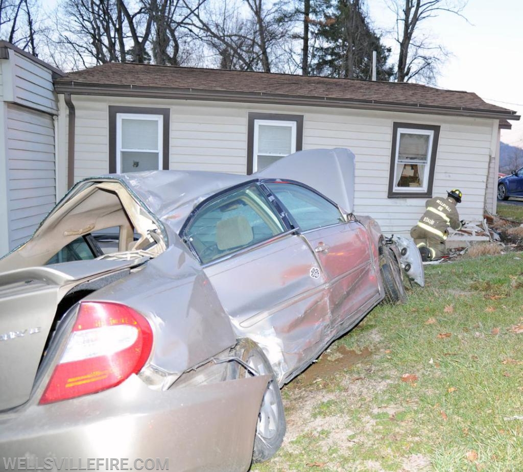 12/24/19 vehicle into house on Old York Road. photo by curt werner
