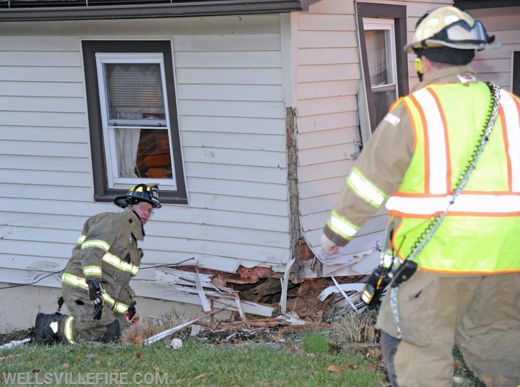 12/24/19 vehicle into house on Old York Road. photo by curt werner