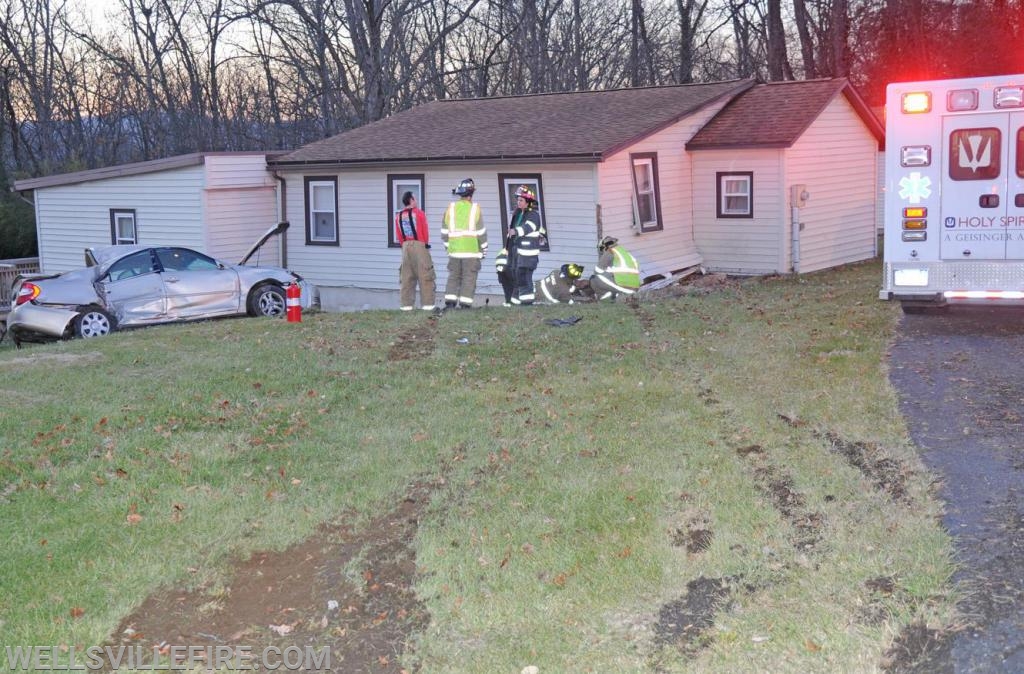 12/24/19 vehicle into house on Old York Road. photo by curt werner