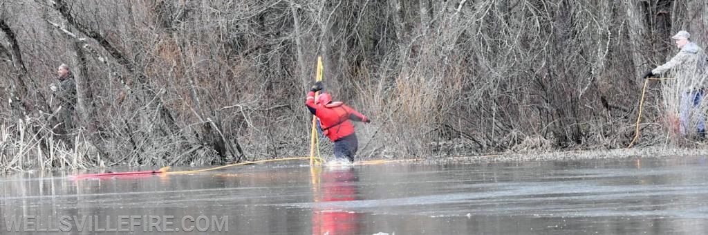 1/12/19 Deer rescue, Wellsville Fire Company, Pa. Game Commission and DCNR.  photos by curt werner 