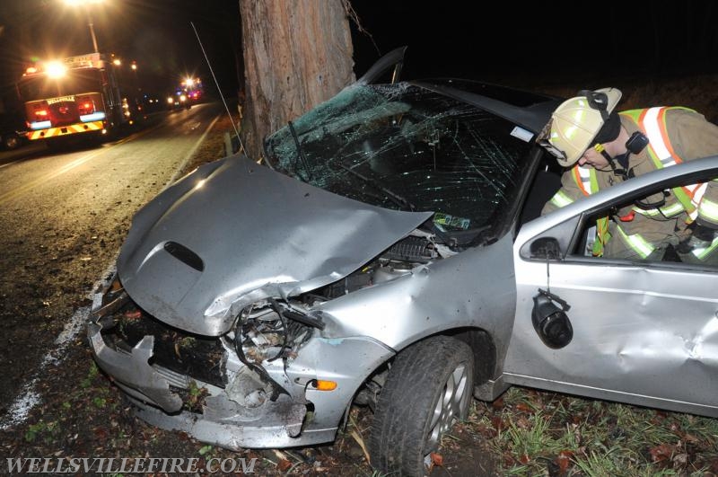 12/23/17 car into tree on Ridge Road, photo by curt werner