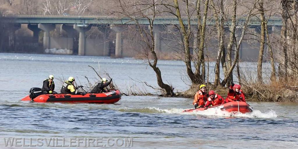 Emergency Boat Operations and Rescue Training in the Susquehanna River, photo by Ken Eshleman Jr. 