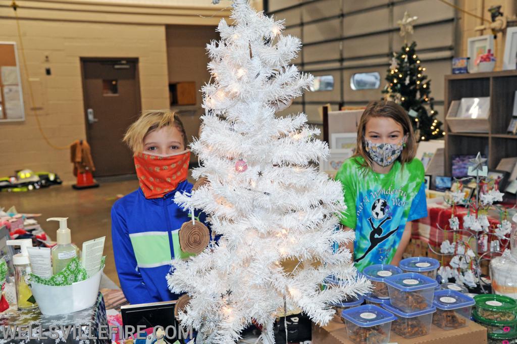 Crafts and Santa on Saturday, December 5.  photos by curt werner
