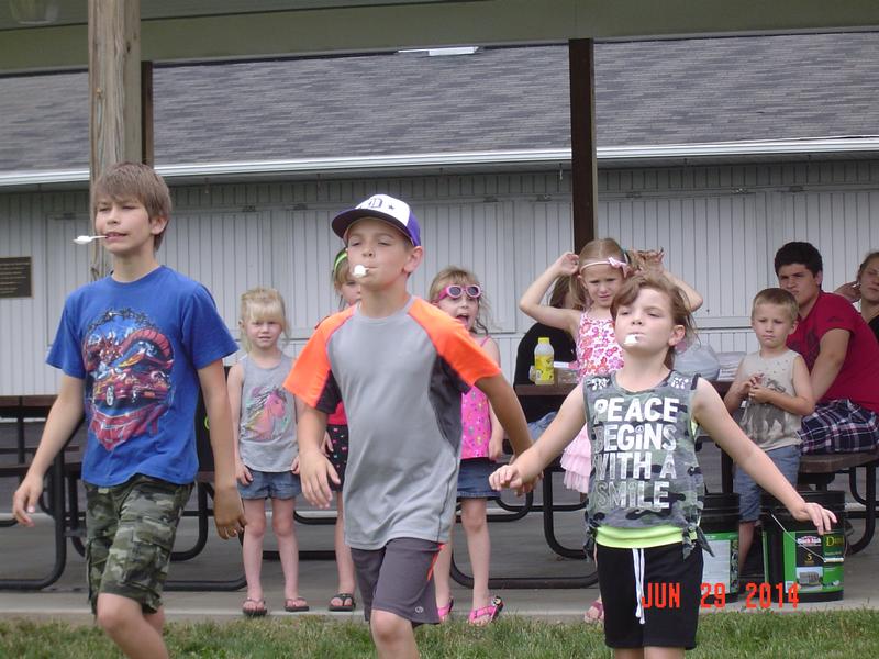 2014 Appreciation Picnic - Big kids cotton balls on spoons - Photo by Stacy Shank