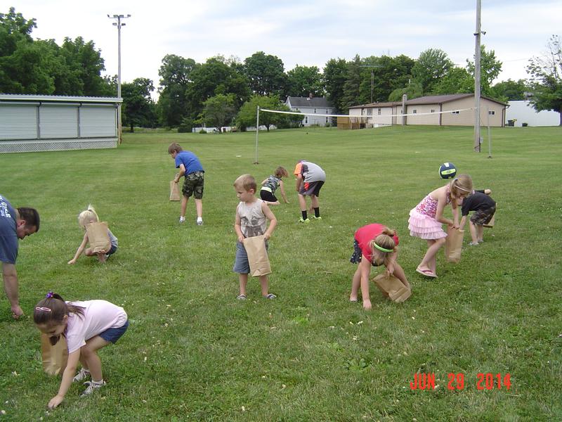 2014 Appreciation Picnic - Candy scramble - Photo by Stacy Shank