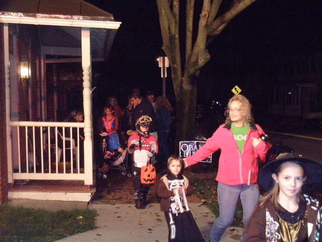 Trick or Treat 10-31-12 photo by Connie Ehrhart